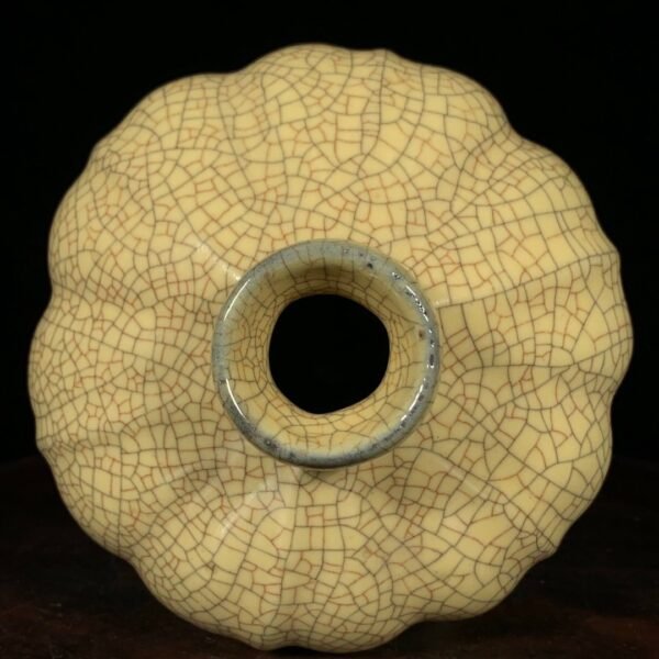 Song Geyao melon-shaped bottle - Image 3