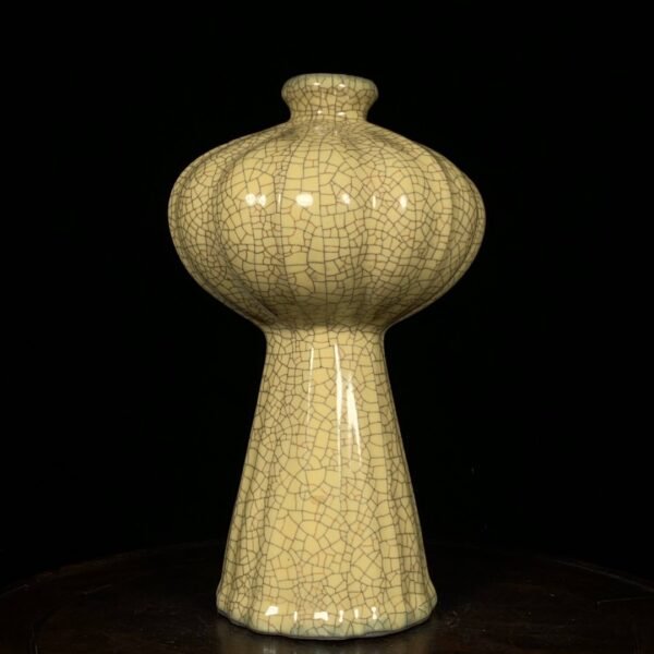 Song Geyao melon-shaped bottle - Image 5