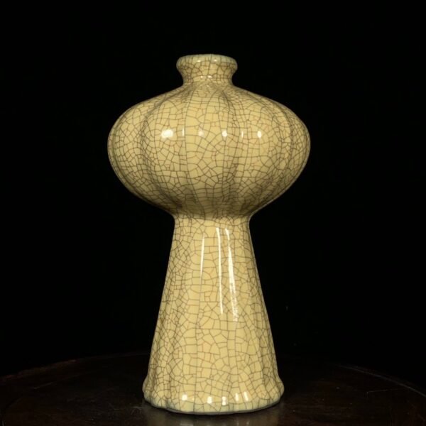 Song Geyao melon-shaped bottle - Image 6