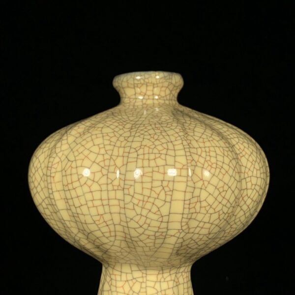 Song Geyao melon-shaped bottle - Image 8