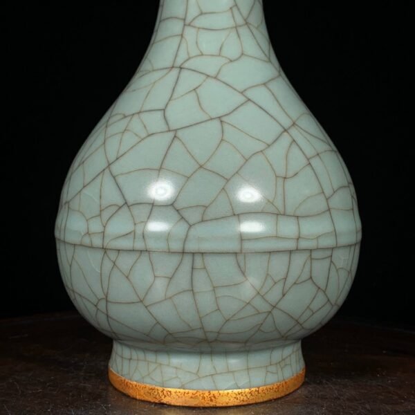 ong Dynasty official kiln garlic bottle - Image 3
