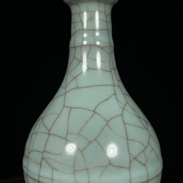 ong Dynasty official kiln garlic bottle - Image 4