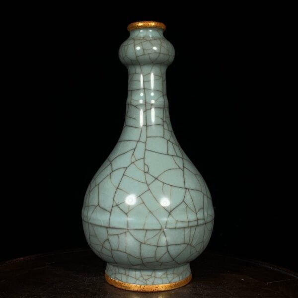 ong Dynasty official kiln garlic bottle