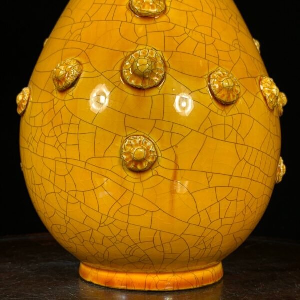 Song Dynasty Ding kiln yellow glaze nipple bottle - Image 4