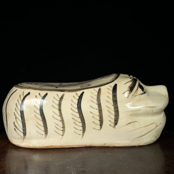 Song Dynasty Cizhou Kiln painted baby playing tiger-shaped pillow - Image 8