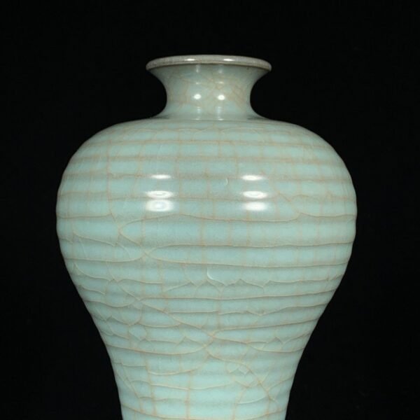 Song Dynasty official kiln string pattern plum vase - Image 3