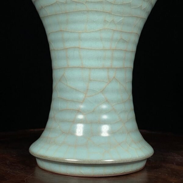 Song Dynasty official kiln string pattern plum vase - Image 4