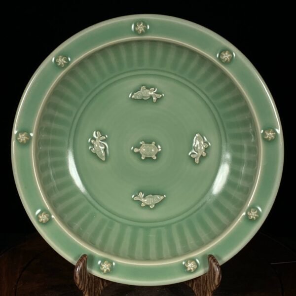 Song Dynasty Longquan Kiln plum green glaze fish pattern folded edge plate
