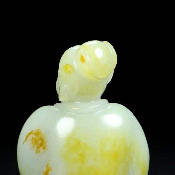 Hetian jade Han Dynasty figurine, fine and smooth jade, exquisite carving - Image 2