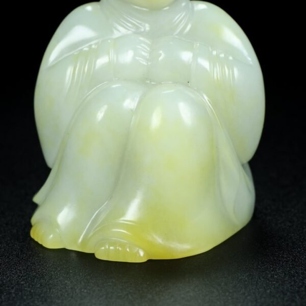 Hetian jade Han Dynasty figurine, fine and smooth jade, exquisite carving - Image 3