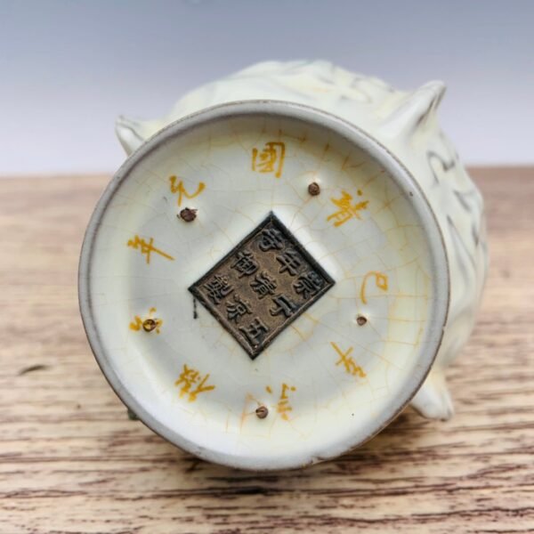 Ru porcelain gold painted powder halberd urn - Image 8