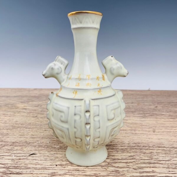 Ru porcelain gold painted powder halberd urn - Image 2