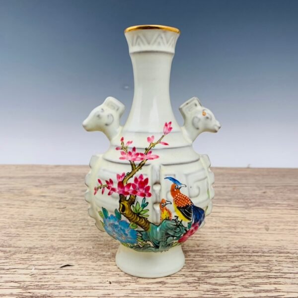 Ru porcelain gold painted powder halberd urn