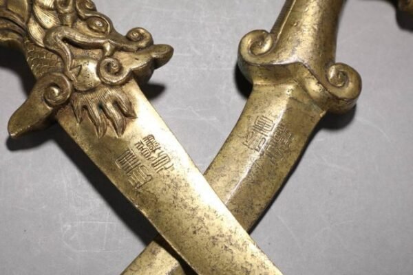 Tang Dynasty, a pair of finely cast copper-based gilded daggers - Image 7