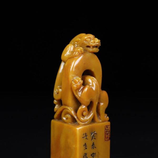 Old collection of wooden box Shoushan stone dragon button seal - Image 3