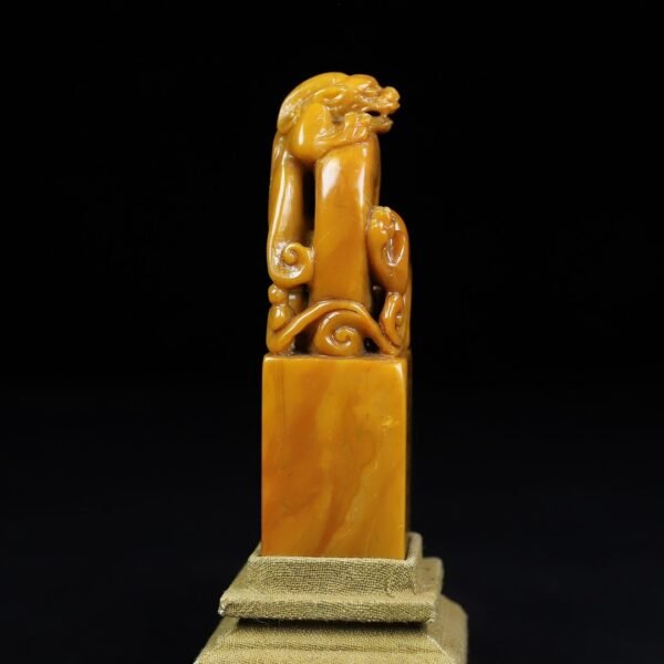 Old collection of wooden box Shoushan stone dragon button seal - Image 2