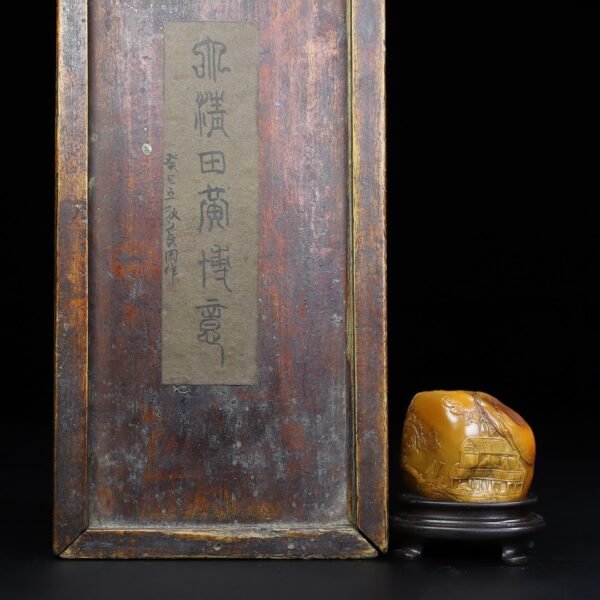 Old collection of wooden box Shoushan stone Qinggong visiting relatives and friends figure thin seal