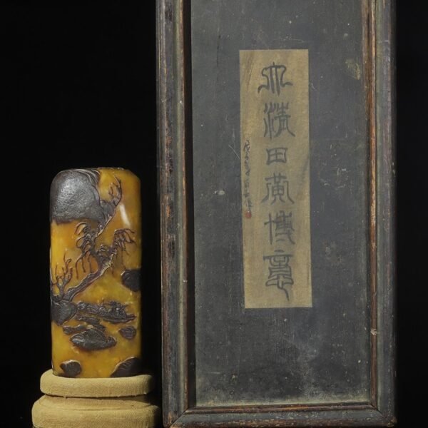 Collection wooden box Shoushan stone crow skin Tianhuang