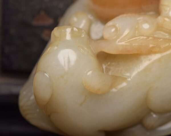 Hetian jade female dog - Image 3