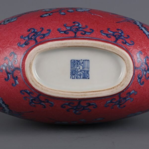 Qianlong period of the Qing Dynasty red ground with phoenix grass flower-and-bird flat vase - Image 8