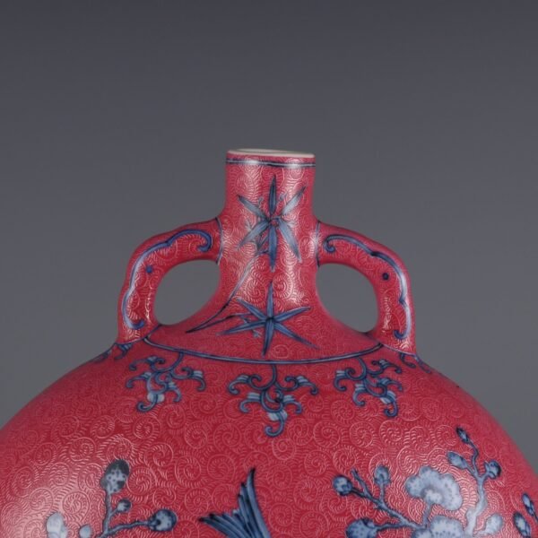 Qianlong period of the Qing Dynasty red ground with phoenix grass flower-and-bird flat vase - Image 4