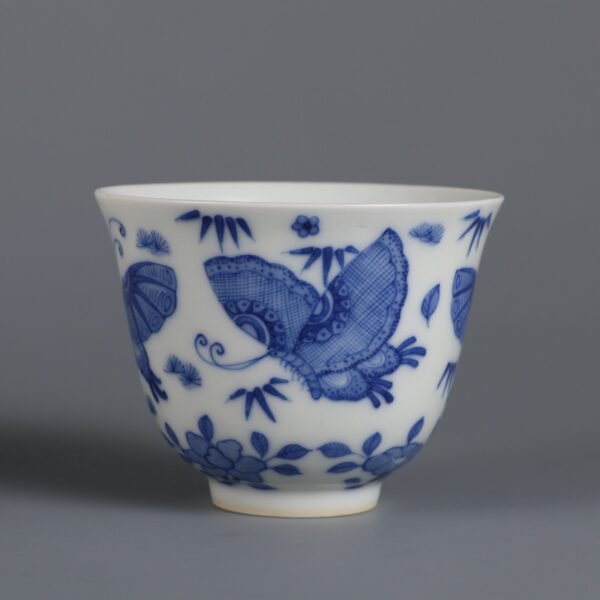 cups with butterfly patterns made in the Guangxu period of the Qing Dynasty
