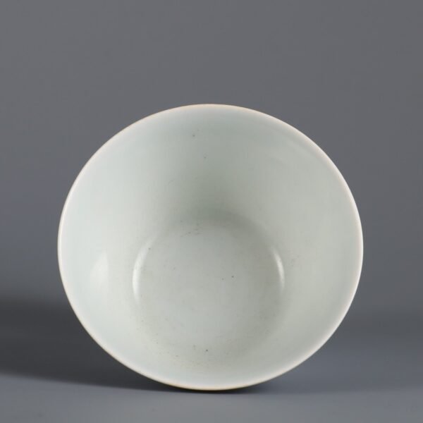 Qing Dynasty Qianlong period blue and white chrysanthemum pattern host cup - Image 6