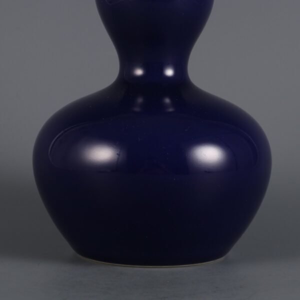 Qing Dynasty Qianlong period blue glaze gourd bottle - Image 4