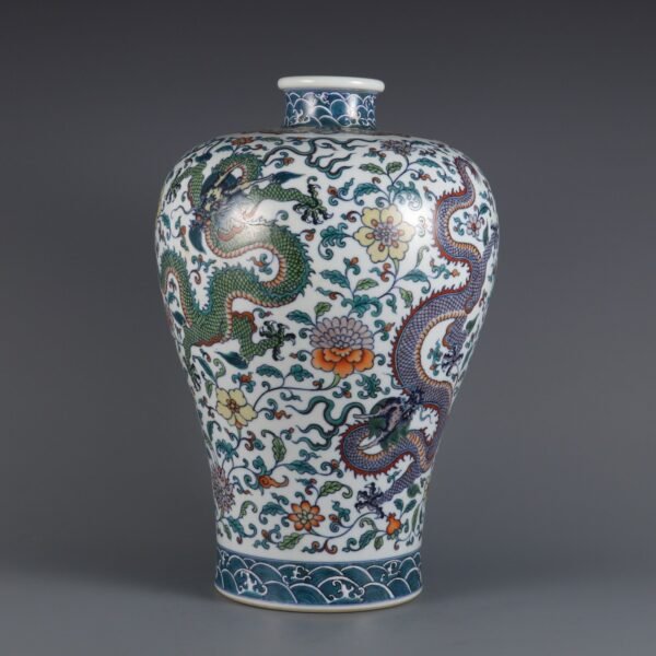 vase with doucai winding dragon pattern made in the Qianlong period of the Qing Dynasty - Image 2