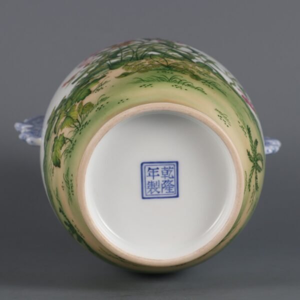 Qing Dynasty Qianlong period enameled butterfly love pattern double-handled vase - Image 9
