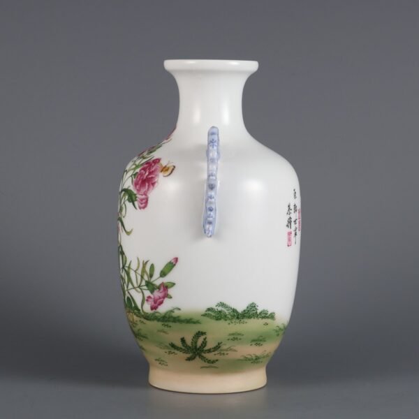 Qing Dynasty Qianlong period enameled butterfly love pattern double-handled vase - Image 6