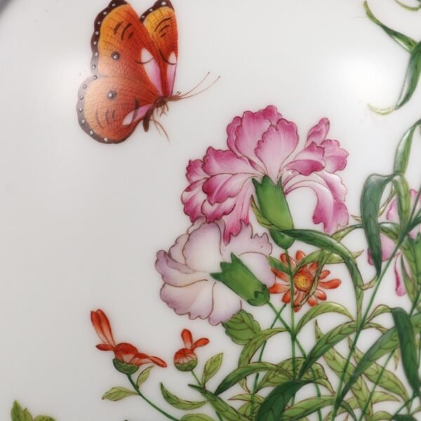 Qing Dynasty Qianlong period enameled butterfly love pattern double-handled vase - Image 7