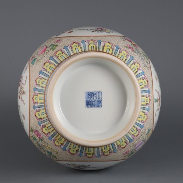 vase with a gilded made in the Qianlong period of the Qing Dynasty - Image 9