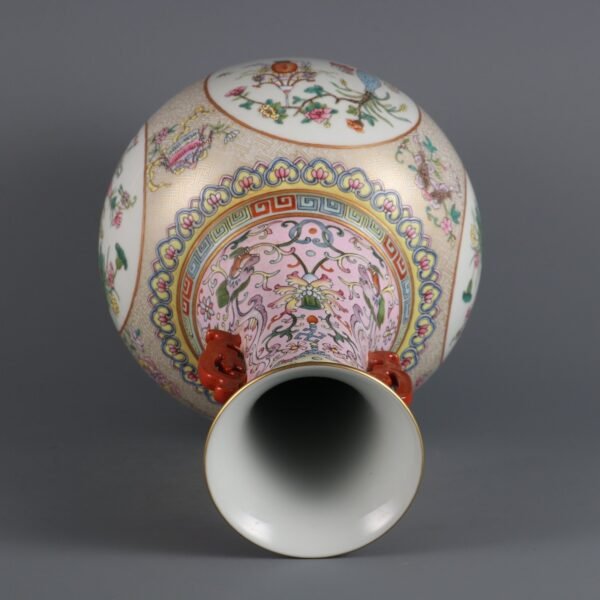 vase with a gilded made in the Qianlong period of the Qing Dynasty - Image 2
