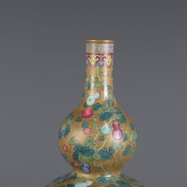 Qing Dynasty Qianlong Period Gold-ground Famille Rose Fortune and Luck Patterned Gourd Vase - Image 3