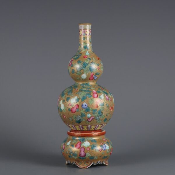 Qing Dynasty Qianlong Period Gold-ground Famille Rose Fortune and Luck Patterned Gourd Vase