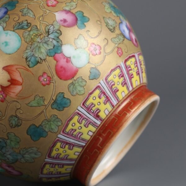 Qing Dynasty Qianlong Period Gold-ground Famille Rose Fortune and Luck Patterned Gourd Vase - Image 8