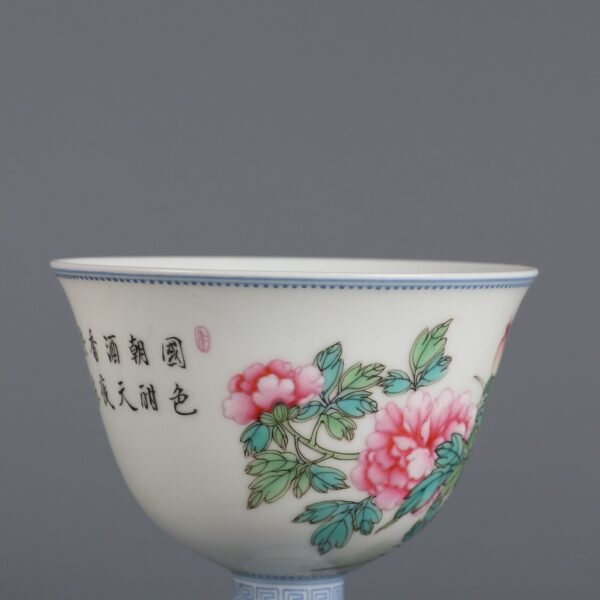 Qing Dynasty Qianlong period enameled peony pattern high-foot cup - Image 3