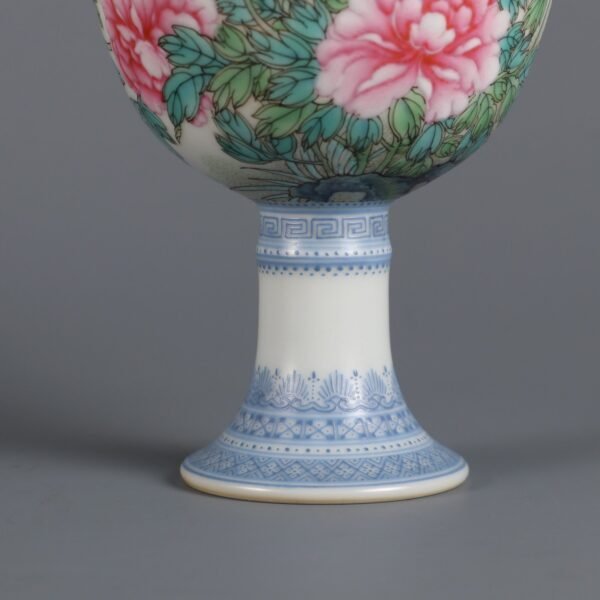 Qing Dynasty Qianlong period enameled peony pattern high-foot cup - Image 4