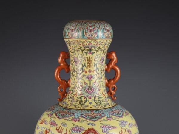 Large vase with yellow ground and double dragon handles in pastel-colored cloud and dragon patterns - Image 4