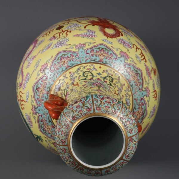Large vase with yellow ground and double dragon handles in pastel-colored cloud and dragon patterns - Image 8
