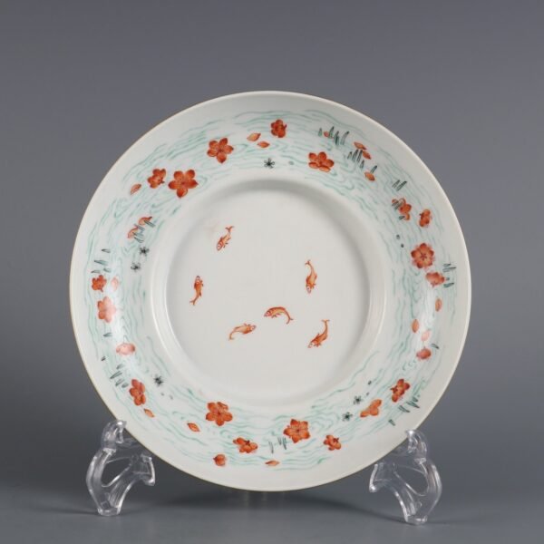 flowers and flowing water folded edge plate made in the Qianlong period of the Qing Dynasty