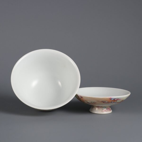 Qing Dynasty Qianlong period pink enamel auspicious cloud crane pattern covered bowl