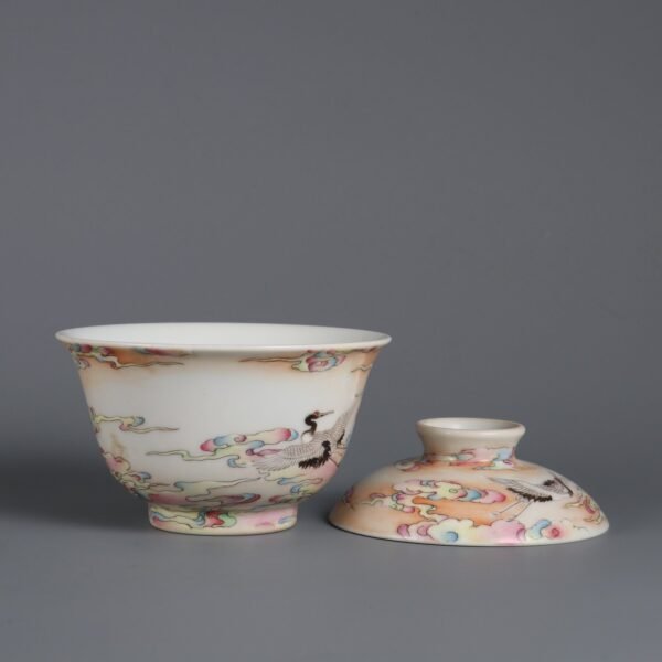 Qing Dynasty Qianlong period pink enamel auspicious cloud crane pattern covered bowl - Image 3