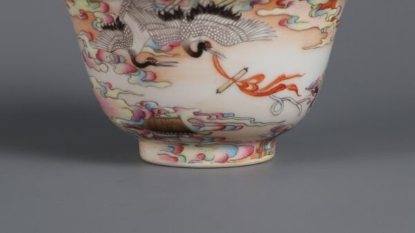 Qing Dynasty Qianlong period pink enamel auspicious cloud crane pattern covered bowl - Image 5