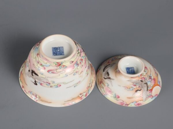 Qing Dynasty Qianlong period pink enamel auspicious cloud crane pattern covered bowl - Image 8