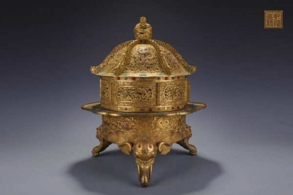 Qing Dynasty, finely cast copper body, gilded elephant foot tripod incense burner