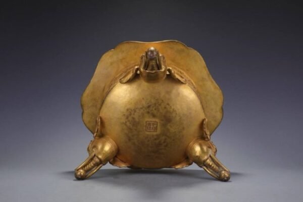 Qing Dynasty, finely cast copper body, gilded elephant foot tripod incense burner - Image 3