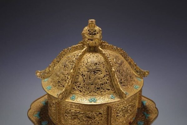 Qing Dynasty, finely cast copper body, gilded elephant foot tripod incense burner - Image 7
