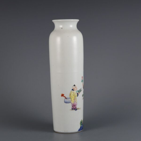 Qing Dynasty Yongzheng period blue and white painted bow-shaped image leg vase - Image 8